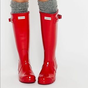 Cherry red gloss Hunter rain boots